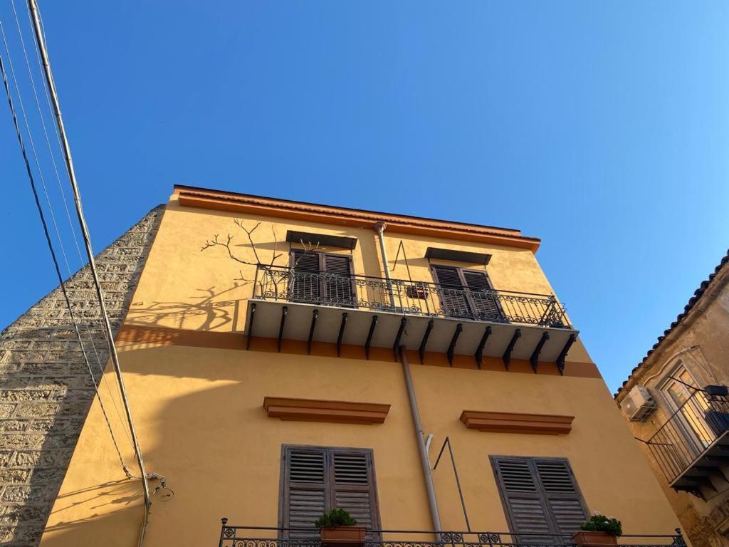 Al Parlatoio Del Centro Storico Apartment Palermo Bagian luar foto